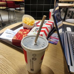 老阿姨露沟色图
