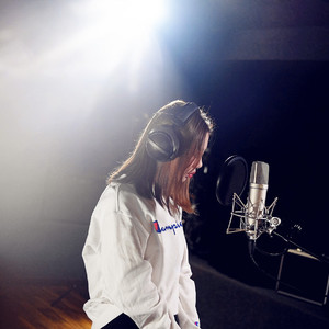 老阿姨露沟色图
